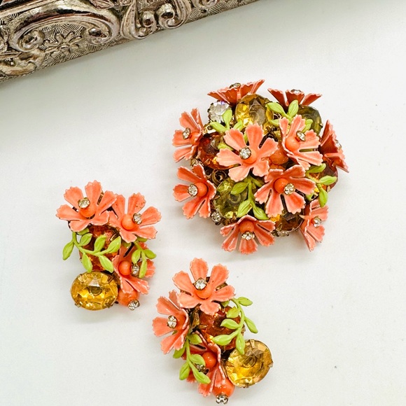 Rare Vintage Enamel Salmon Flower Demi Brooch Set - Picture 10 of 16